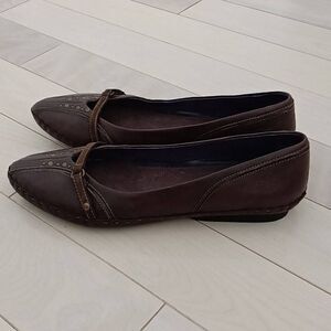 Indigo by Clarks Women's Brown Leather Pointed Toe Slip-On Loafers Size 8.5